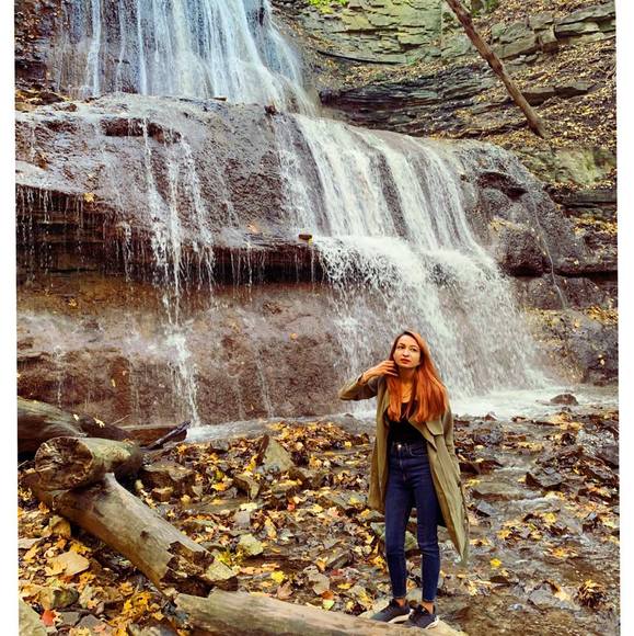 Meet your Posher, Sharine - Picture 1 of 1